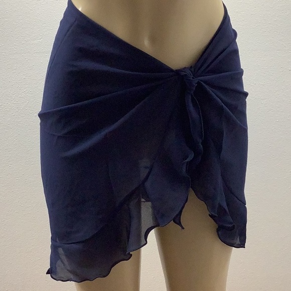 Zuliana lettuce trim beach cover up/sarong. Made in USA. New With Tags - Picture 1 of 4